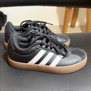 VL COURT 3.0 SHOES KIDS Sz 12K Great condition